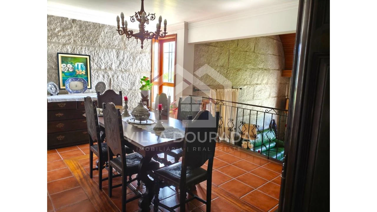 Moradia T5 para Venda em Arcozelo Foto 6