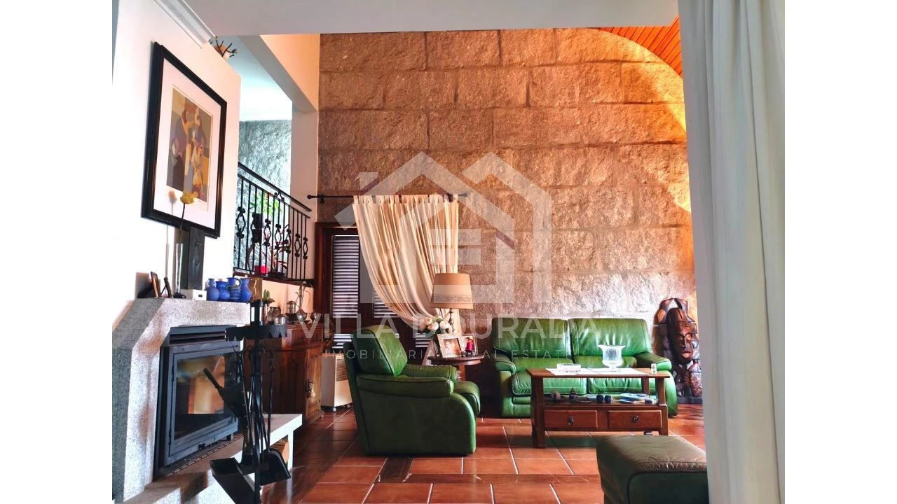 Moradia T5 para Venda em Arcozelo Foto 7