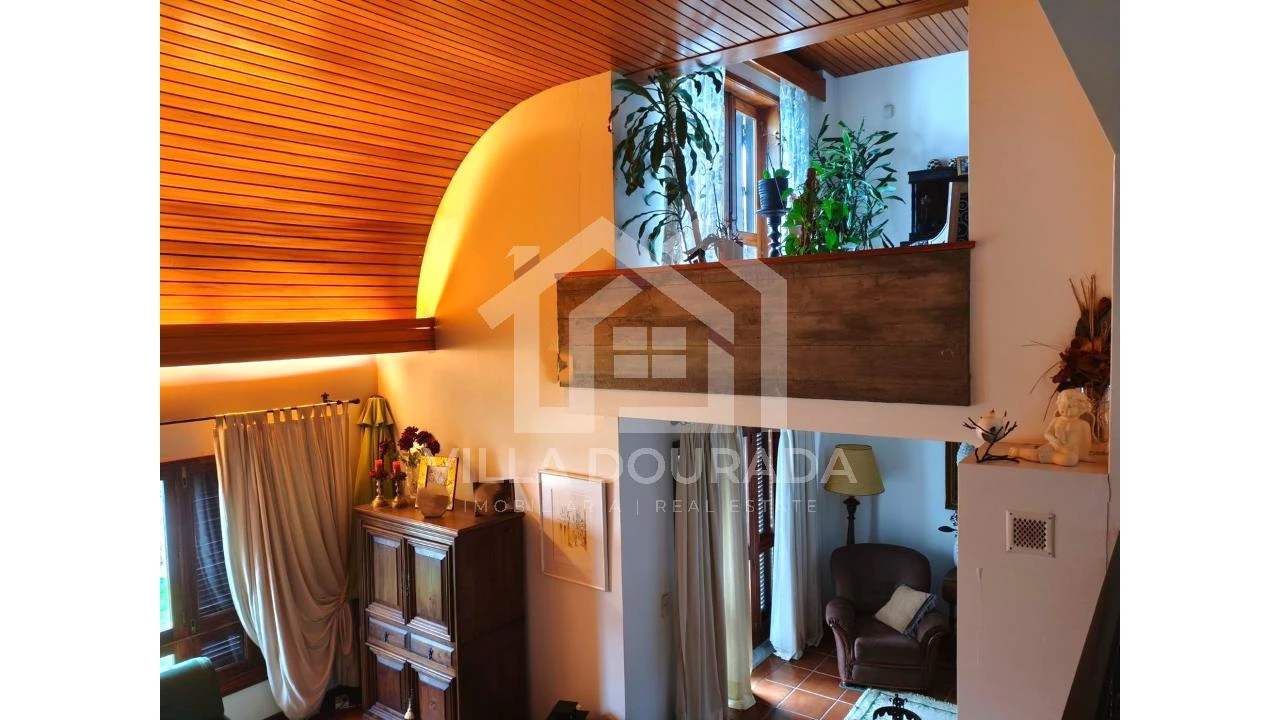 Moradia T5 para Venda em Arcozelo Foto 9