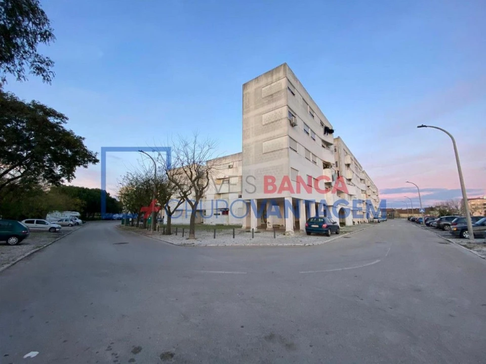 Apartamento T4 para Venda em Pinhal Novo Foto 1