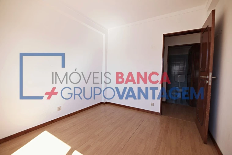 Apartamento T4 para Venda em Pinhal Novo Foto 17