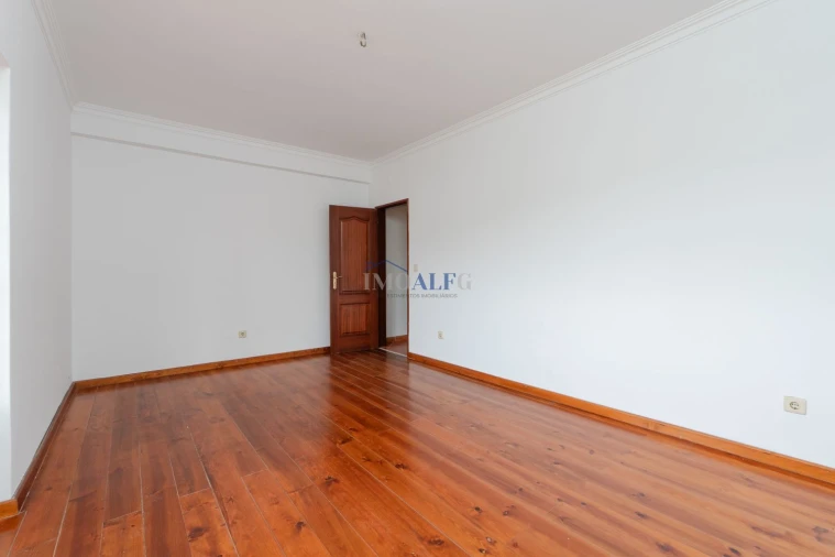 Moradia T7 para Venda em Vila Franca de Xira Foto 35