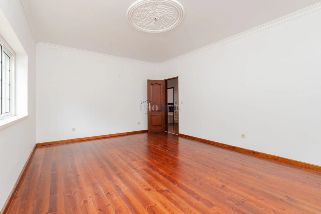 Moradia T7 para Venda em Vila Franca de Xira Foto 17