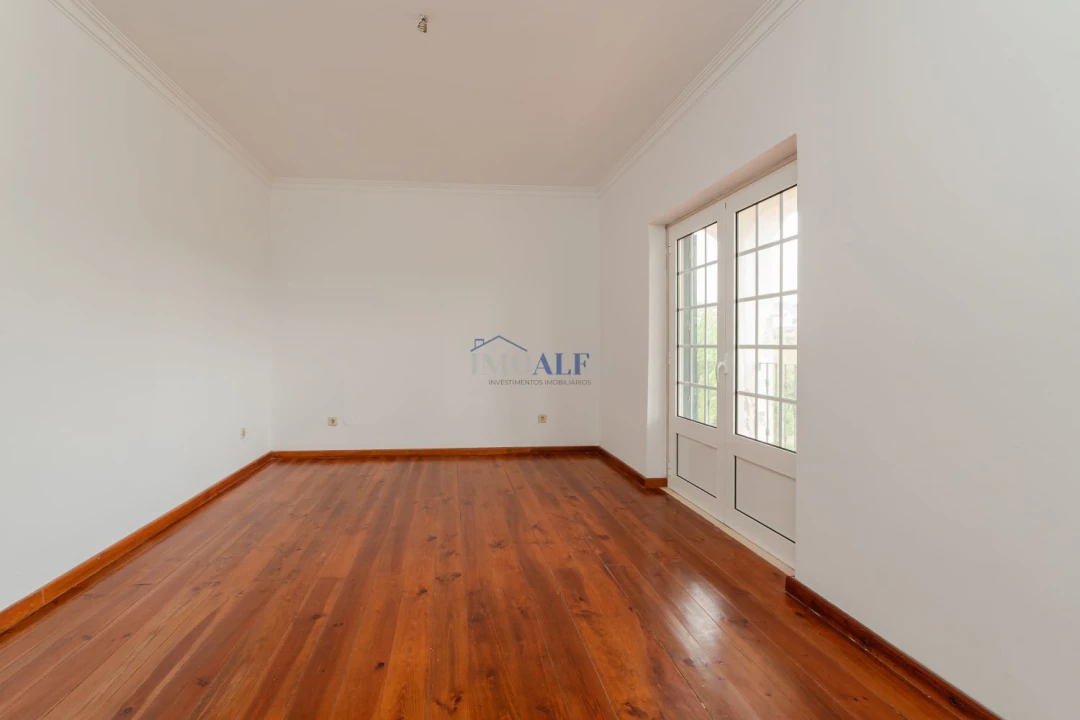 Moradia T7 para Venda em Vila Franca de Xira Foto 34