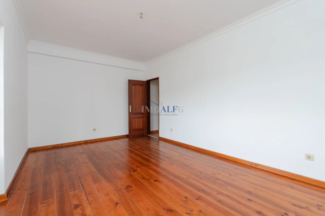 Moradia T7 para Venda em Vila Franca de Xira Foto 35