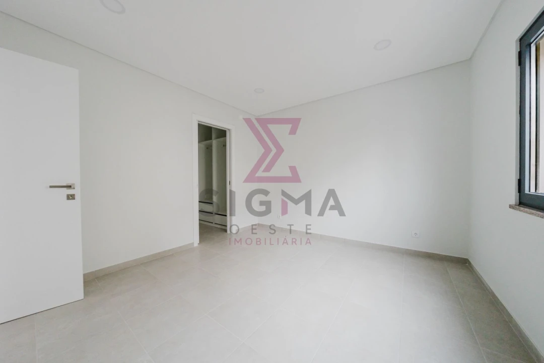 Moradia T2 para Venda em Bombarral e Vale Covo Foto 8