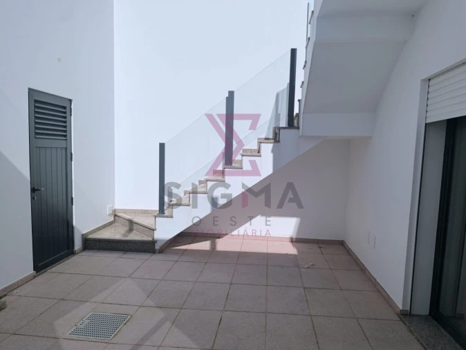 Moradia T2 para Venda em Bombarral e Vale Covo Foto 4
