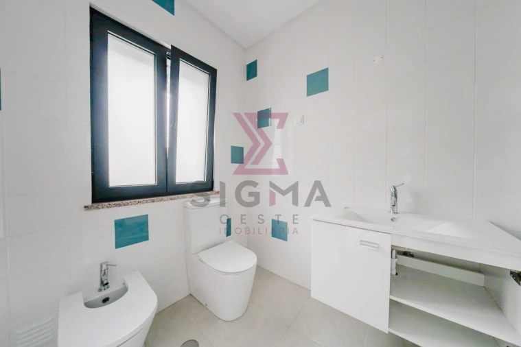 Moradia T2 para Venda em Bombarral e Vale Covo Foto 4