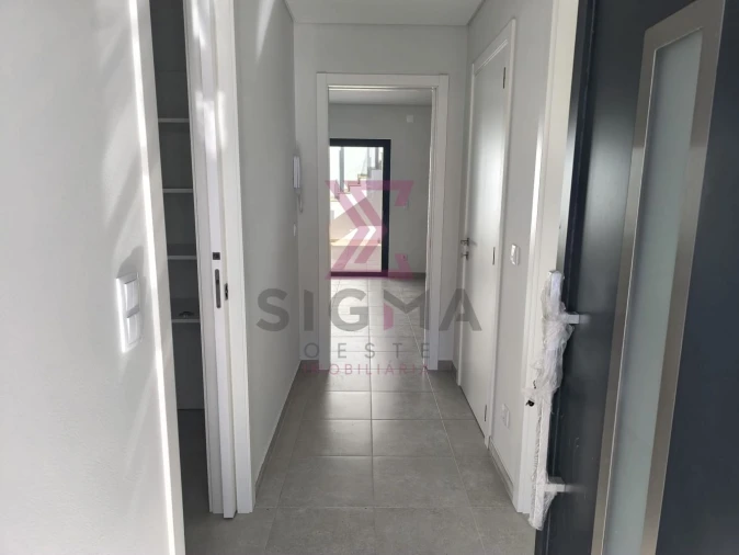 Moradia T2 para Venda em Bombarral e Vale Covo Foto 5