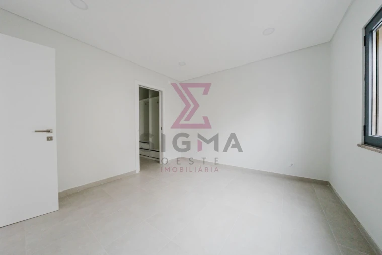 Moradia T2 para Venda em Bombarral e Vale Covo Foto 7