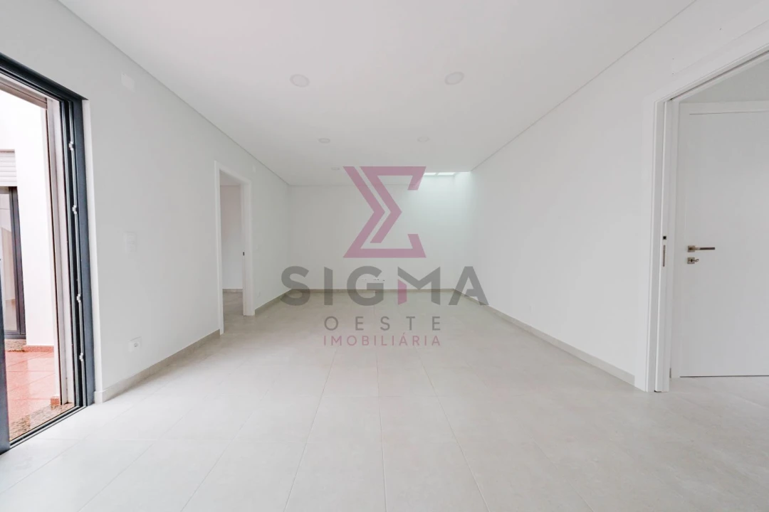 Moradia T2 para Venda em Bombarral e Vale Covo Foto 12