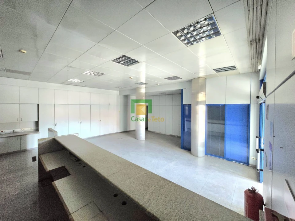 Loja para Arrendamento em Camara de Lobos Foto 10