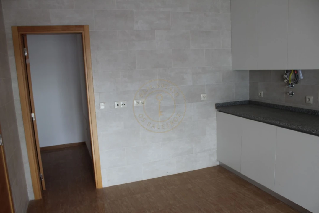 Apartamento T3 para Venda em Fonte de Angeão e Covão do Lobo Foto 11