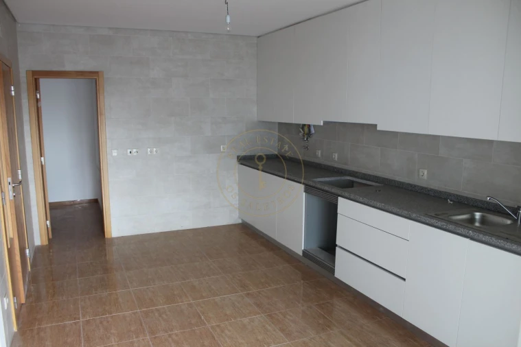 Apartamento T3 para Venda em Fonte de Angeão e Covão do Lobo Foto 9