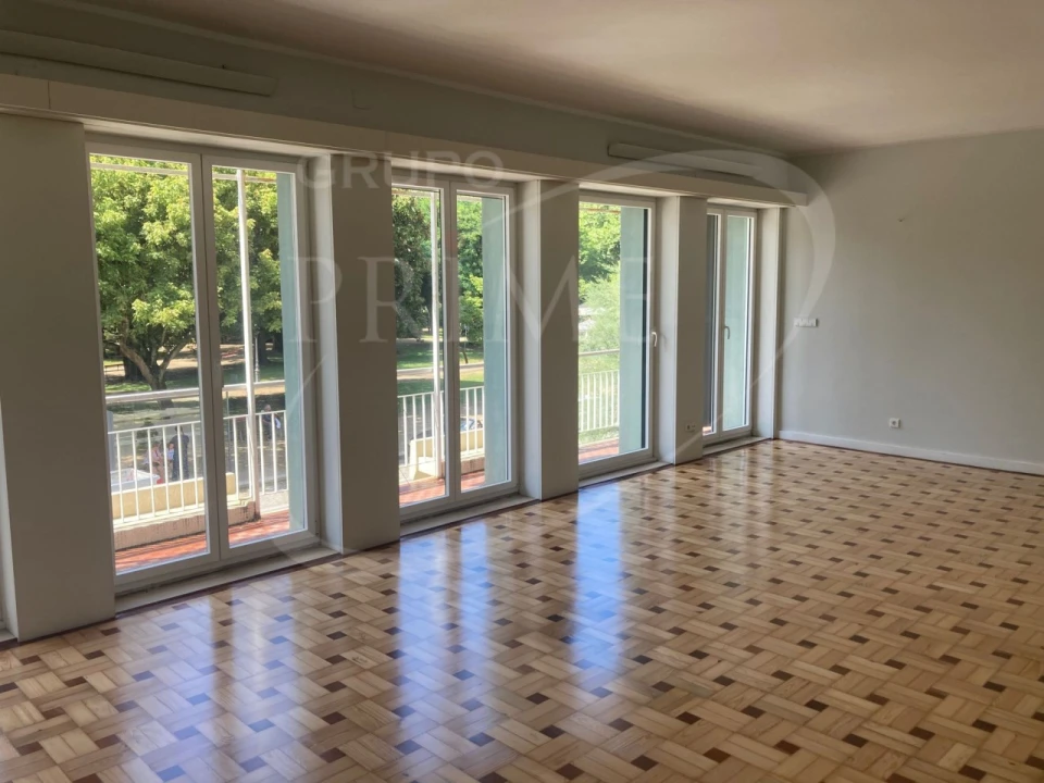 Apartamento T3 para Arrendamento em Aldoar, Foz do Douro e Nevogilde Foto 1