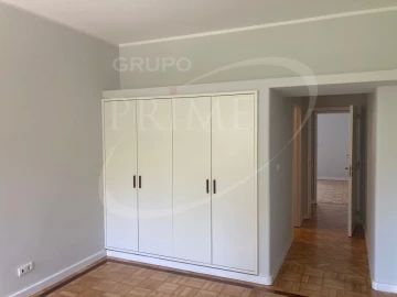 Apartamento T3 para Arrendamento em Aldoar, Foz do Douro e Nevogilde