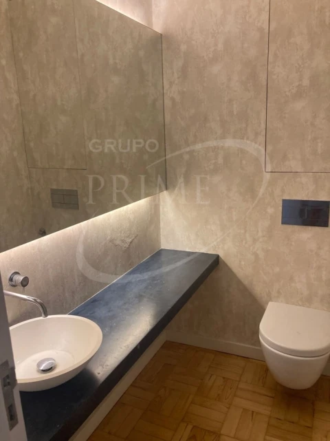 Apartamento T3 para Arrendamento em Aldoar, Foz do Douro e Nevogilde