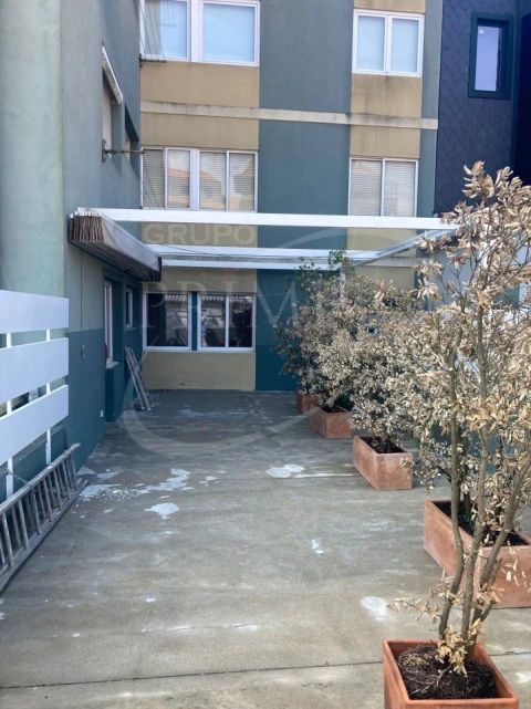 Apartamento T3 para Arrendamento em Aldoar, Foz do Douro e Nevogilde