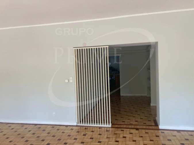 Apartamento T3 para Arrendamento em Aldoar, Foz do Douro e Nevogilde Foto 2