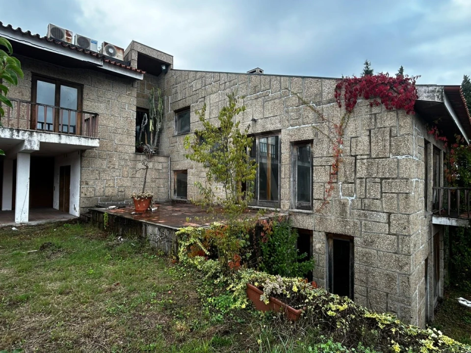 Moradia T4 para Venda em Azurem Foto 1