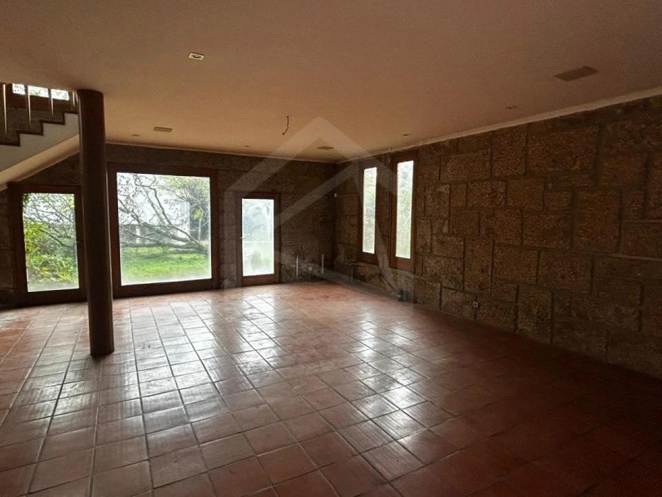 Moradia T4 para Venda em Azurem Foto 9