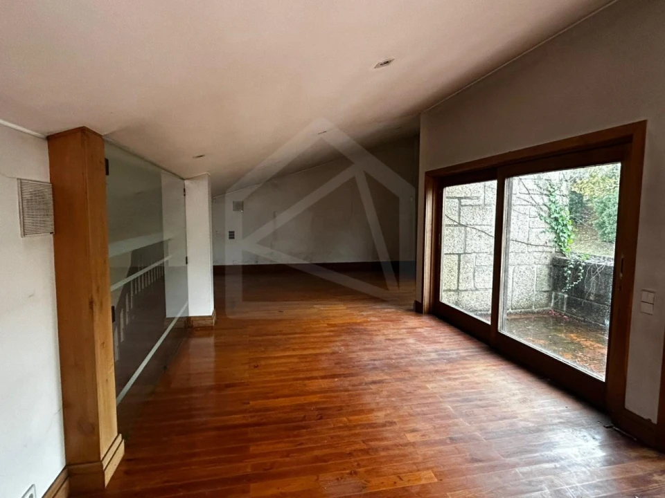 Moradia T4 para Venda em Azurem Foto 13