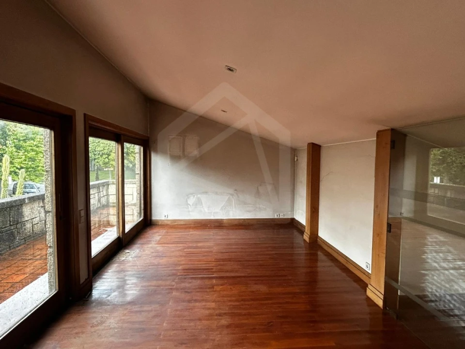 Moradia T4 para Venda em Azurem Foto 14