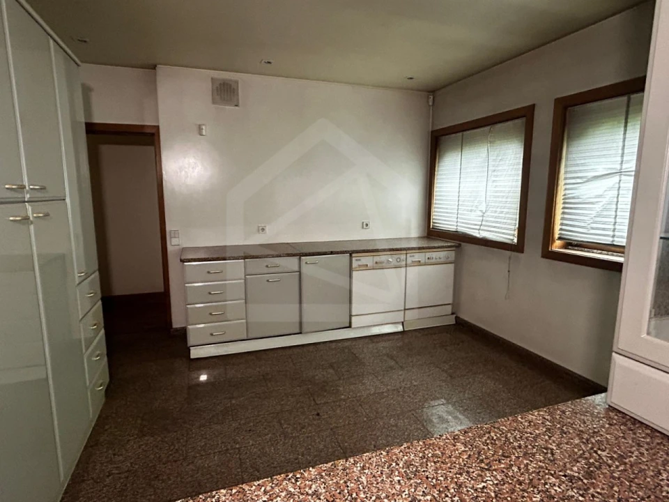 Moradia T4 para Venda em Azurem Foto 16