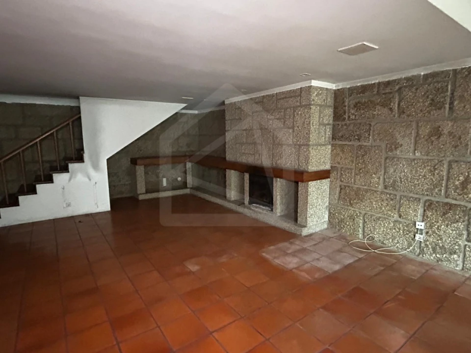 Moradia T4 para Venda em Azurem Foto 31