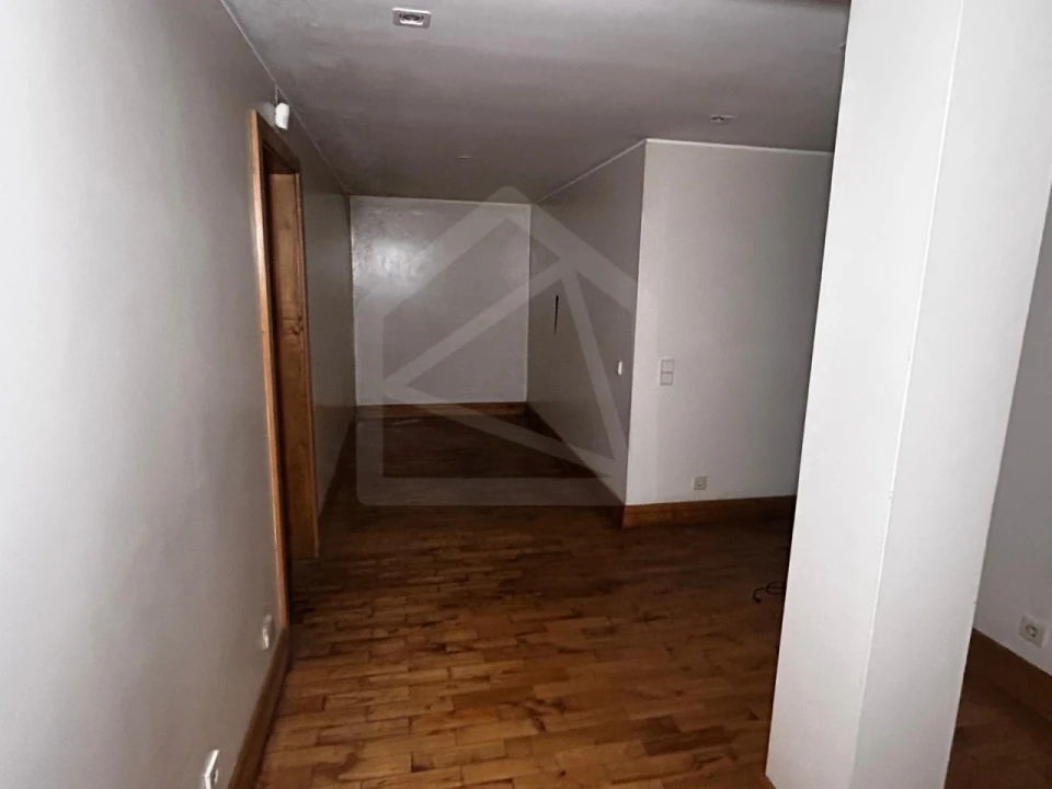 Moradia T4 para Venda em Azurem Foto 35