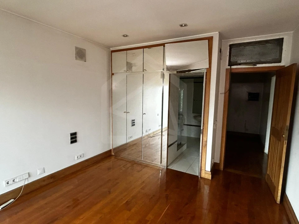 Moradia T4 para Venda em Azurem Foto 51