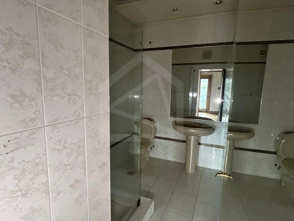 Moradia T4 para Venda em Azurem Foto 52