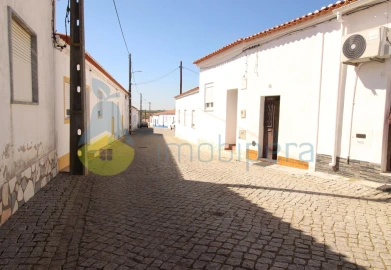 Moradia T2 para Venda em Santa Vitória e Mombeja