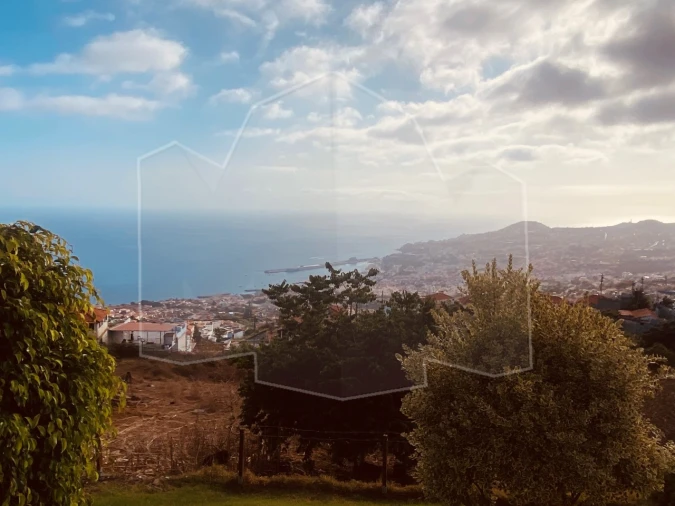 Moradia T5 para Venda em Funchal (Santa Maria Maior) Foto 2