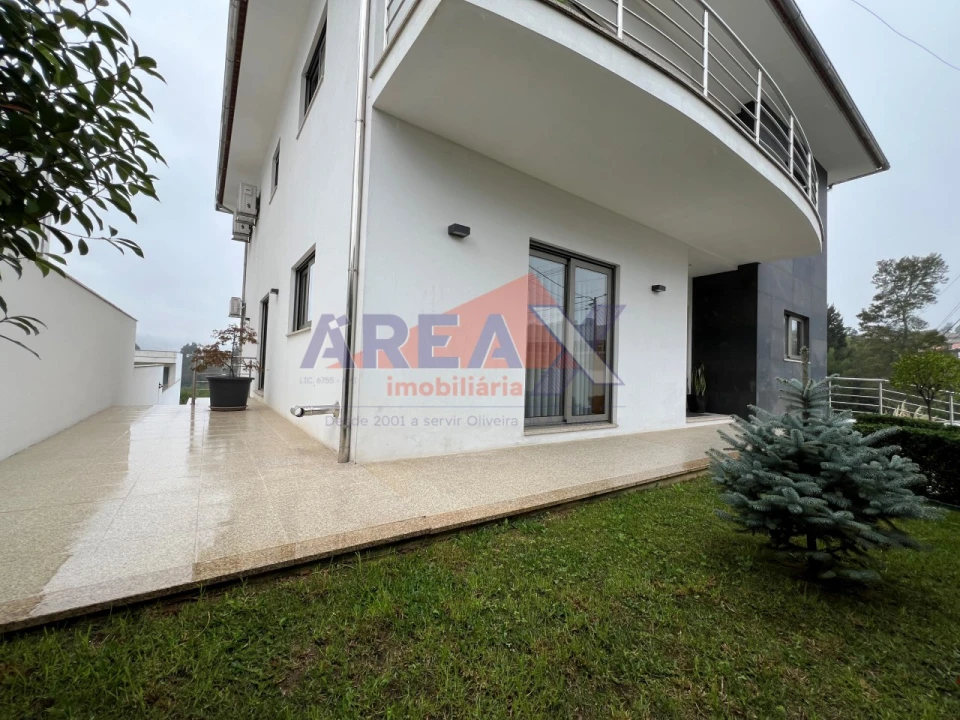 Moradia T5 para Venda em O. Azeméis, Riba-Ul, Ul, Macinhata Seixa, Madail Foto 8