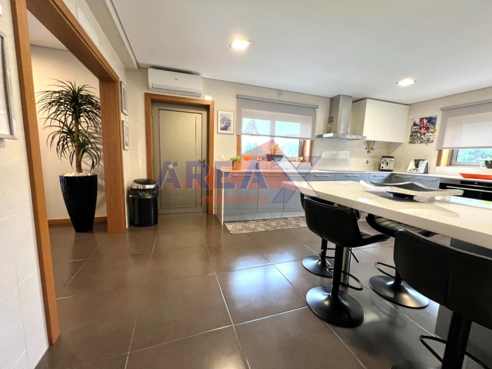 Moradia T5 para Venda em O. Azeméis, Riba-Ul, Ul, Macinhata Seixa, Madail Foto 18