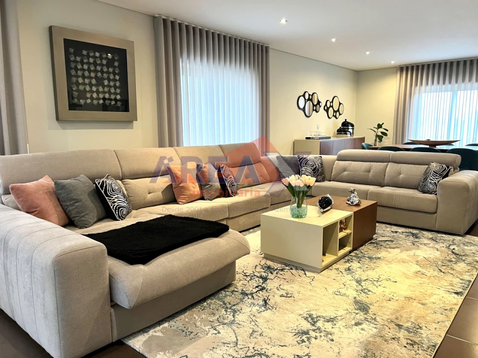 Moradia T5 para Venda em O. Azeméis, Riba-Ul, Ul, Macinhata Seixa, Madail Foto 26