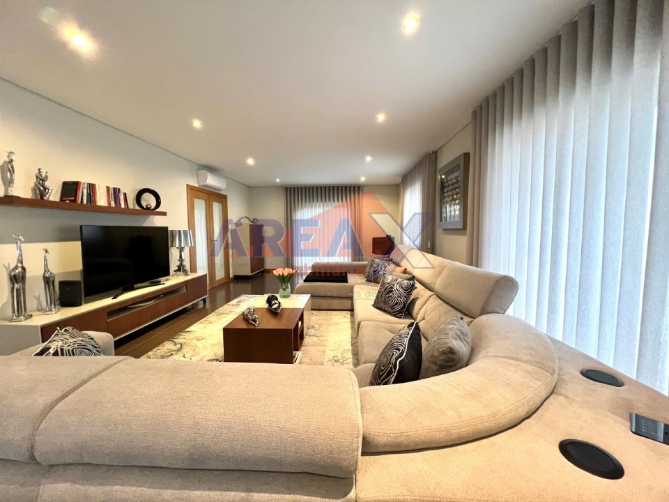 Moradia T5 para Venda em O. Azeméis, Riba-Ul, Ul, Macinhata Seixa, Madail Foto 27