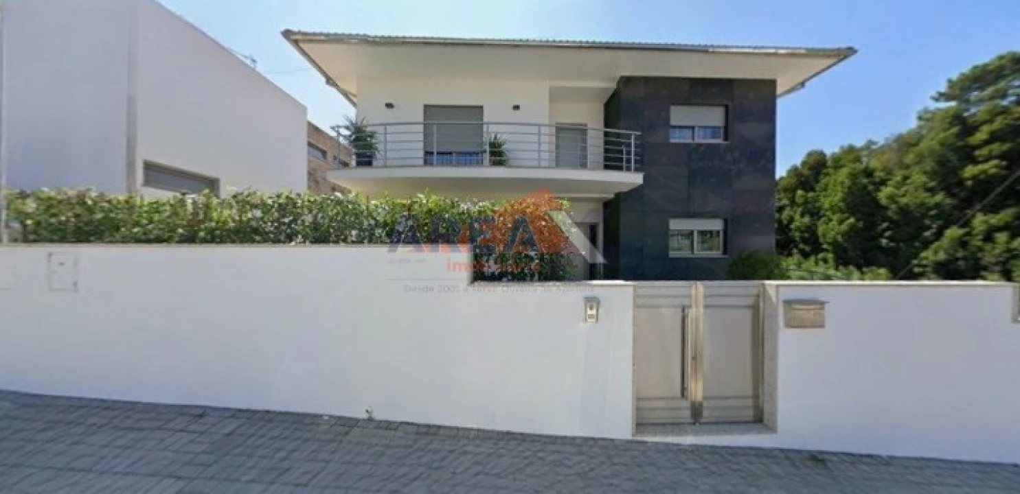 Moradia T5 para Venda em O. Azeméis, Riba-Ul, Ul, Macinhata Seixa, Madail Foto 2