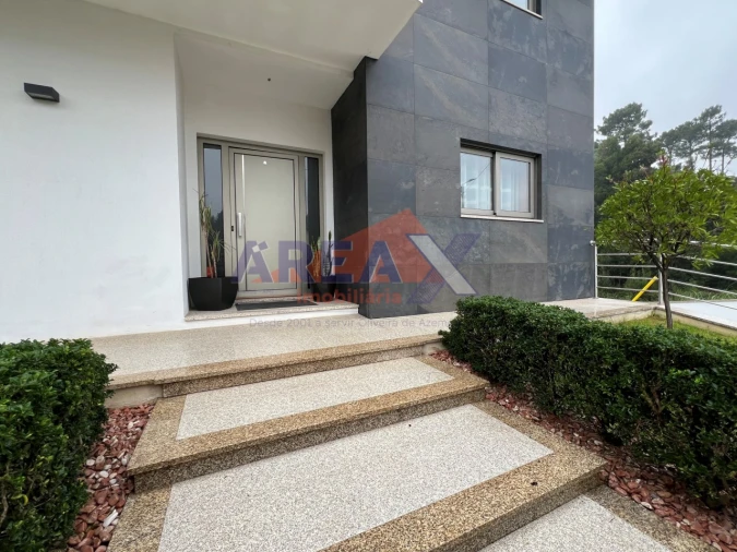 Moradia T5 para Venda em O. Azeméis, Riba-Ul, Ul, Macinhata Seixa, Madail