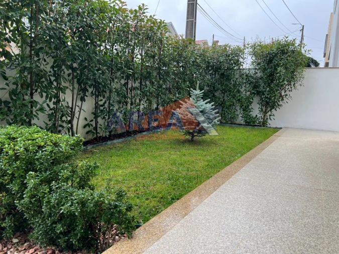 Moradia T5 para Venda em O. Azeméis, Riba-Ul, Ul, Macinhata Seixa, Madail Foto 3