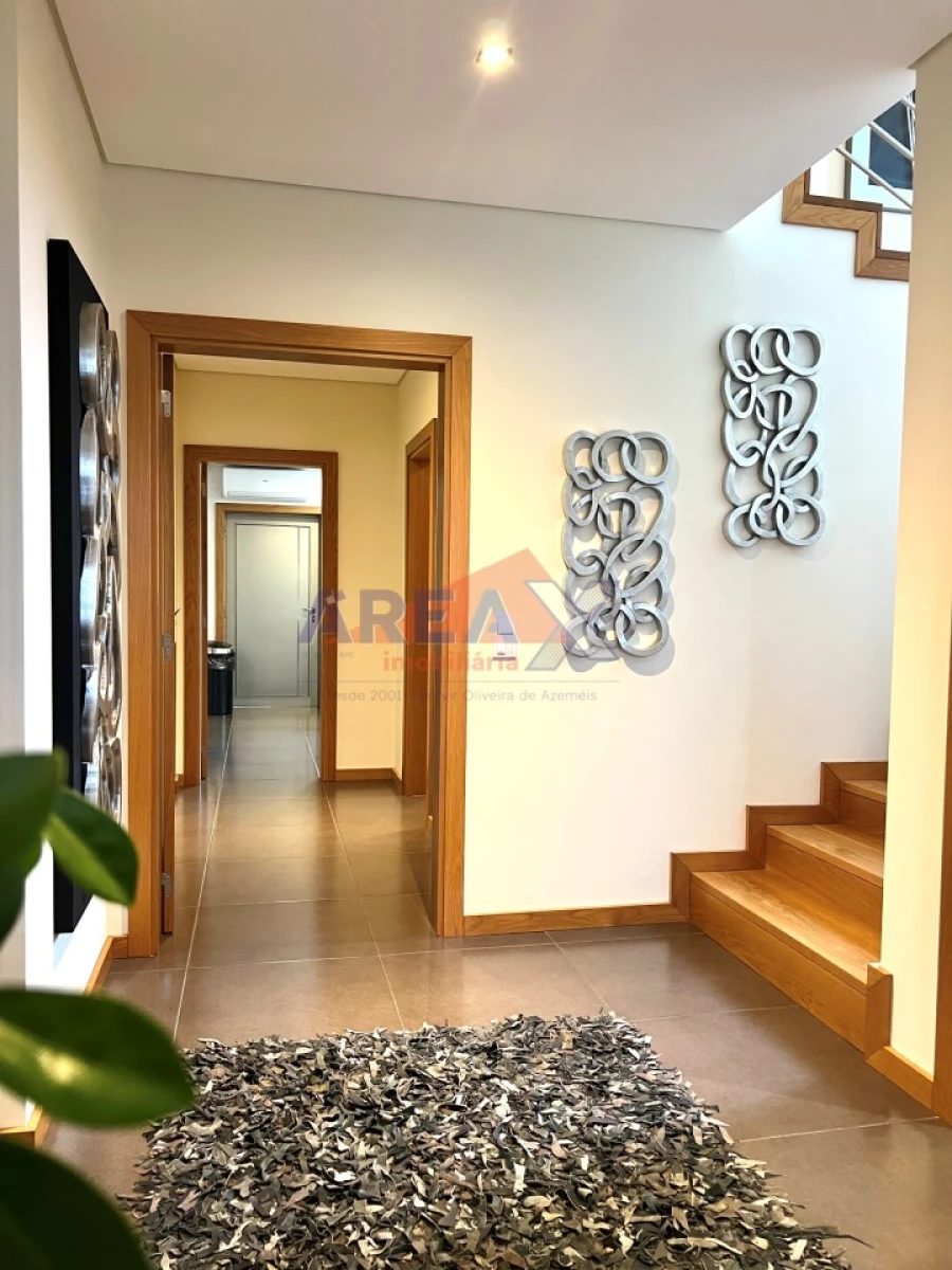 Moradia T5 para Venda em O. Azeméis, Riba-Ul, Ul, Macinhata Seixa, Madail Foto 6