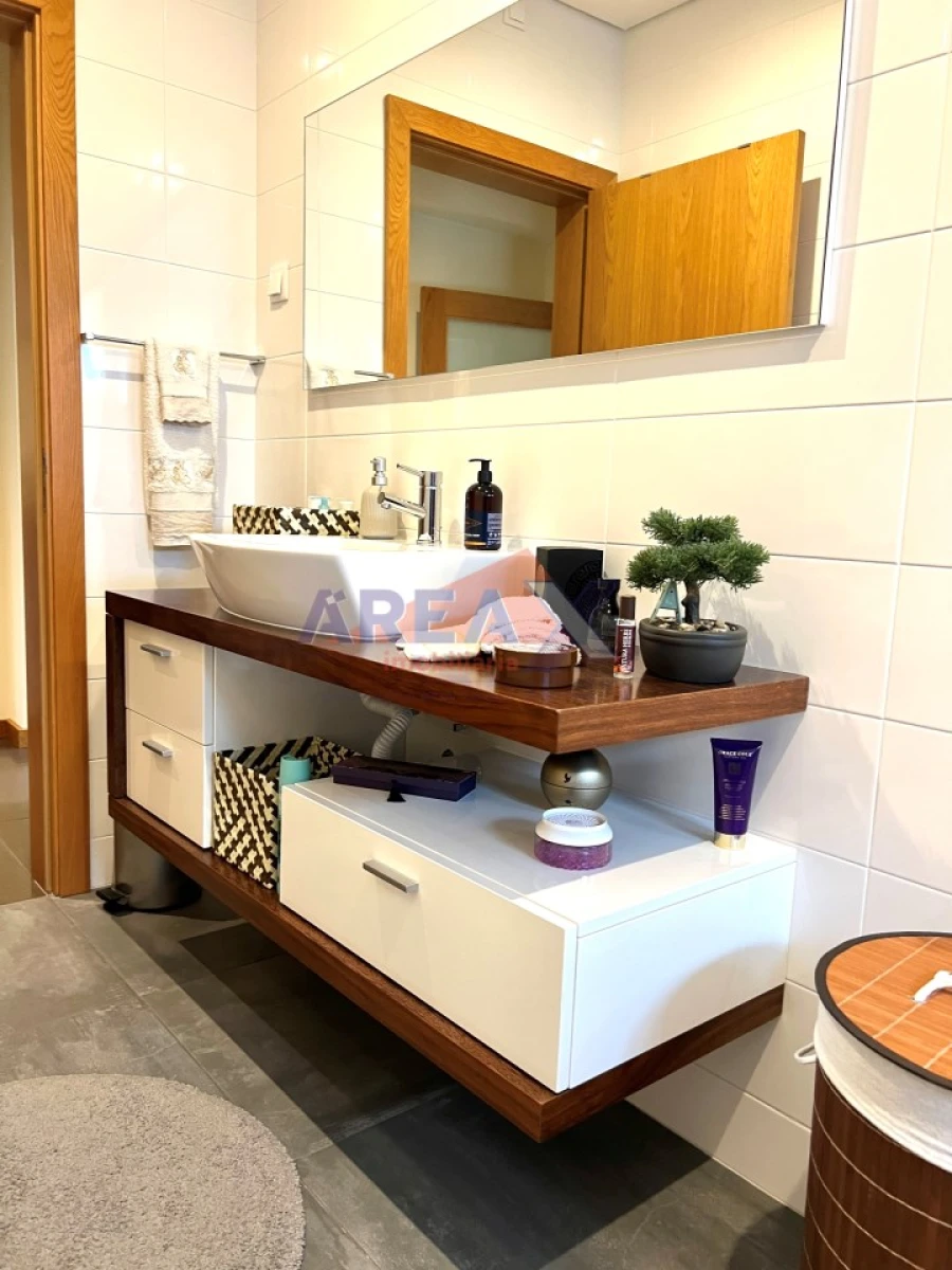 Moradia T5 para Venda em O. Azeméis, Riba-Ul, Ul, Macinhata Seixa, Madail Foto 9