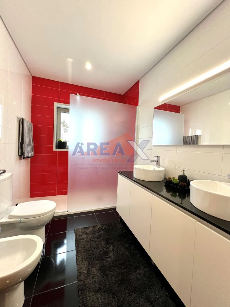 Moradia T5 para Venda em O. Azeméis, Riba-Ul, Ul, Macinhata Seixa, Madail Foto 46