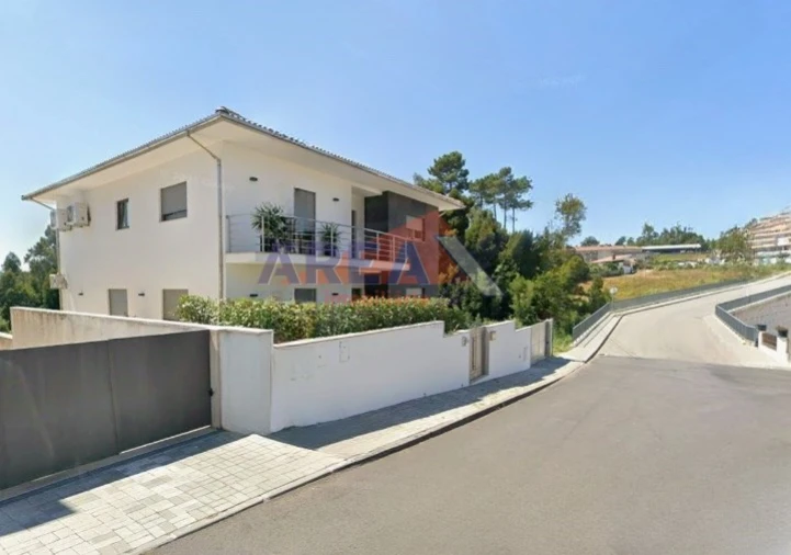 Moradia T5 para Venda em O. Azeméis, Riba-Ul, Ul, Macinhata Seixa, Madail