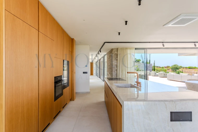 Moradia T5 para Venda em Estômbar e Parchal Foto 9