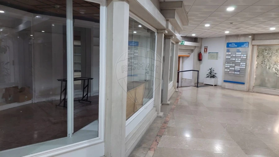 Loja para Venda em Areeiro Foto 13