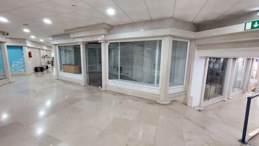 Loja para Venda em Areeiro Foto 12