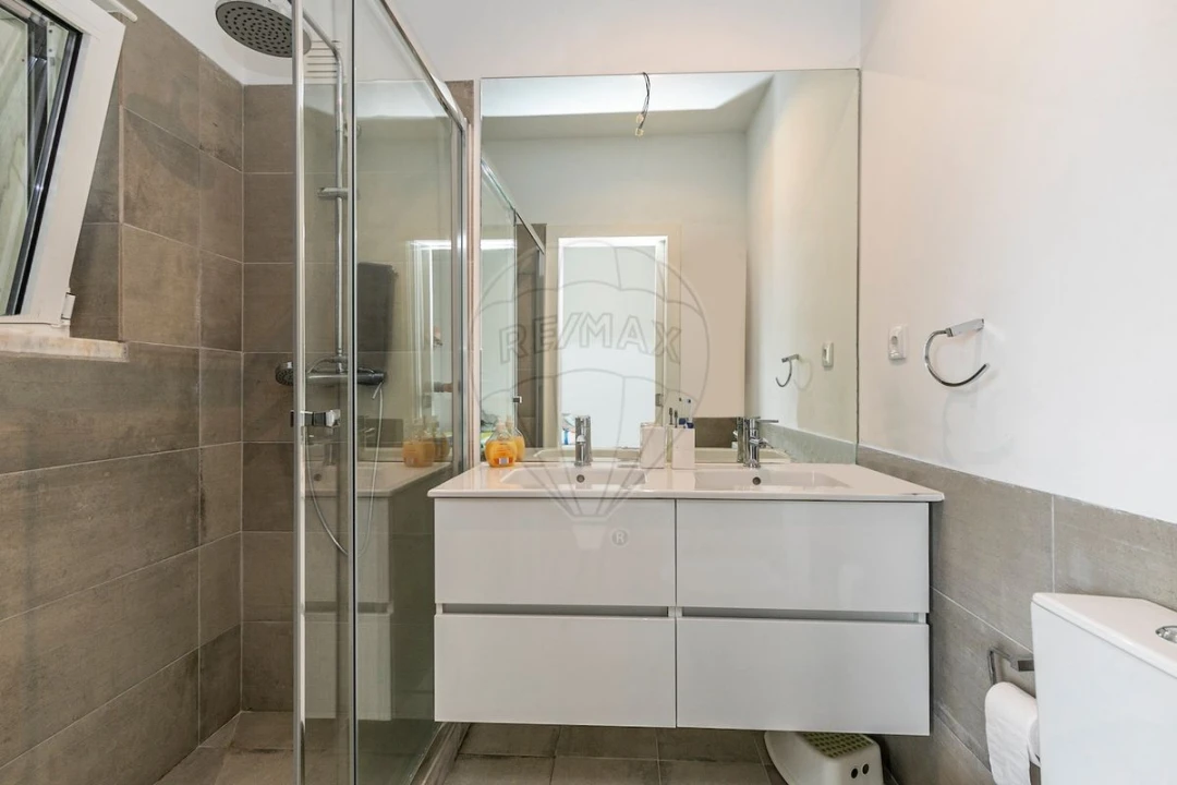 Moradia T5 para Arrendamento em Santa Maria e São Miguel, São Martinho, São Pedro Penaferrim Foto 10