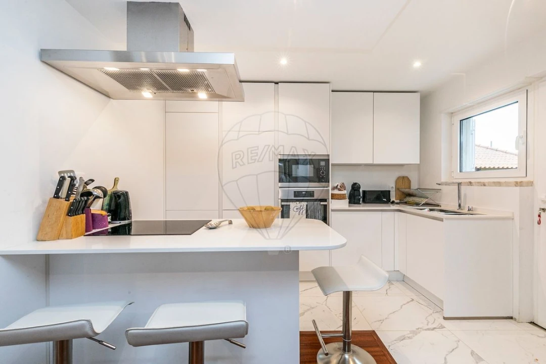 Moradia T5 para Venda em Santa Maria e São Miguel, São Martinho, São Pedro Penaferrim Foto 11